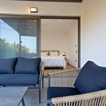 호텔 Saronia Estate 3*