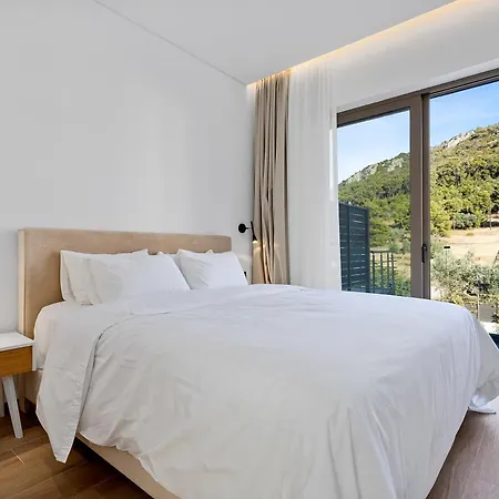 Hotel Saronia Estate 3*