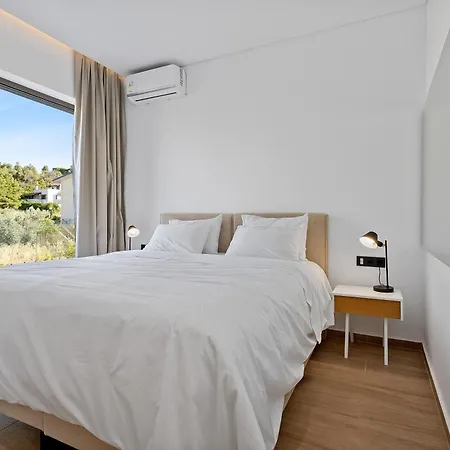 Hotel Saronia Estate