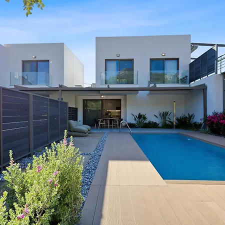 Saronia Estate 3*