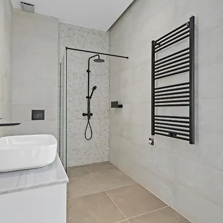 Saronia Estate 3*