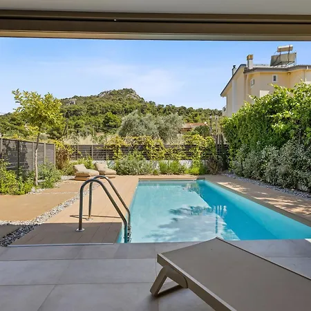 Hotel Saronia Estate 3*