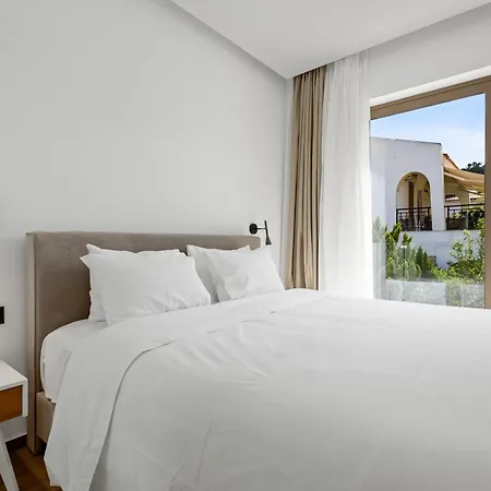 Saronia Estate Hotel 3*
